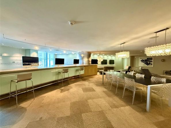 92 SW 3rd St 1104, Miami FL 33130