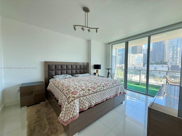 92 SW 3rd St 1104, Miami FL 33130