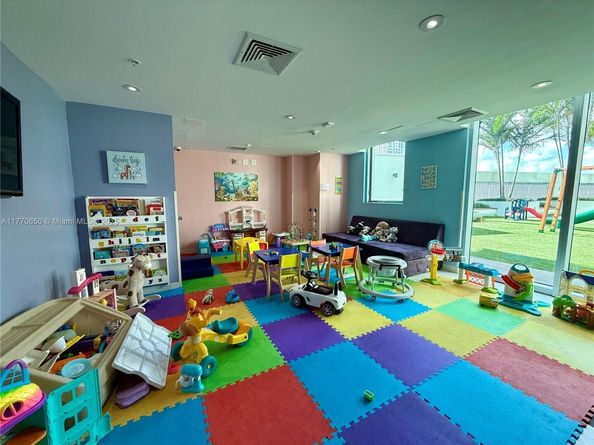 92 SW 3rd St 1104, Miami FL 33130