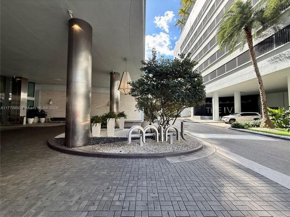 92 SW 3rd St 1104, Miami FL 33130