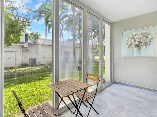 410 SE 2nd St 111, Hallandale Beach FL 33009