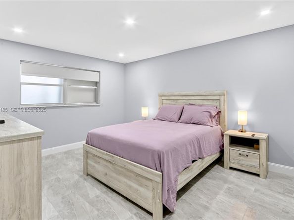 410 SE 2nd St 111, Hallandale Beach FL 33009