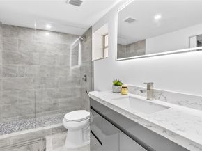 410 SE 2nd St 111, Hallandale Beach FL 33009