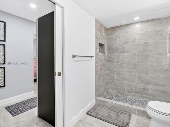 410 SE 2nd St 111, Hallandale Beach FL 33009