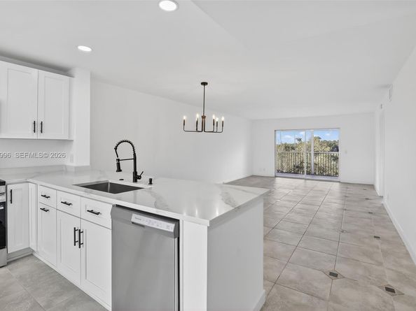 12601 SW 13th St 411G, Pembroke Pines FL 33027