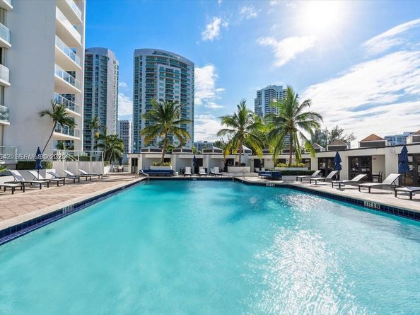 19500 Turnberry Way 20D, Aventura FL 33180