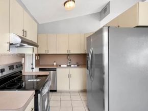 2915 NW 68th St, Miami FL 33147