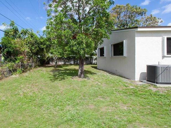 2915 NW 68th St, Miami FL 33147