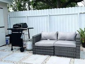 2915 NW 68th St, Miami FL 33147