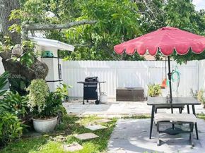 2915 NW 68th St, Miami FL 33147