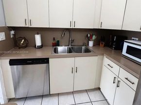 2915 NW 68th St, Miami FL 33147