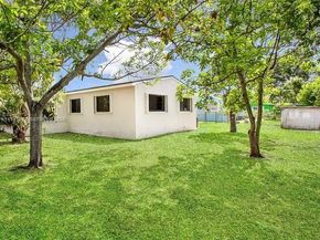 2915 NW 68th St, Miami FL 33147