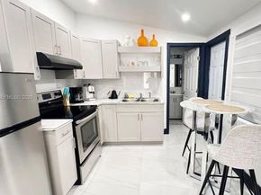 2915 NW 68th St, Miami FL 33147