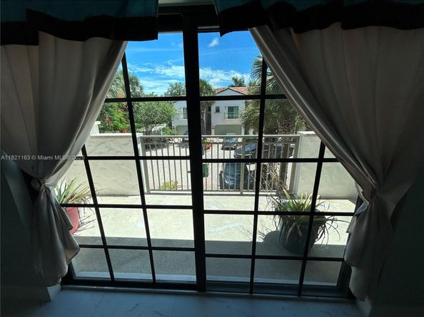 2837 Hidden Harbour Ct, Dania Beach FL 33312