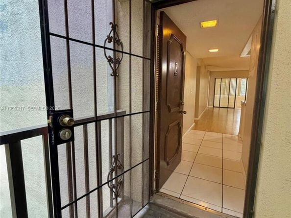 2320 S Cypress Bend Dr 206, Pompano Beach FL 33069