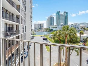 600 Parkview Dr (+DEN)422, Hallandale Beach FL 33009