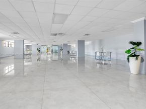 600 Parkview Dr (+DEN)422, Hallandale Beach FL 33009