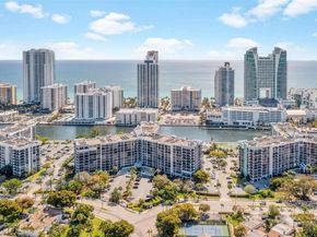 600 Parkview Dr (+DEN)422, Hallandale Beach FL 33009