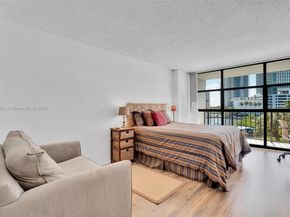 600 Parkview Dr (+DEN)422, Hallandale Beach FL 33009