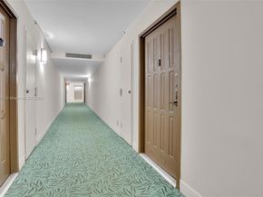 600 Parkview Dr (+DEN)422, Hallandale Beach FL 33009