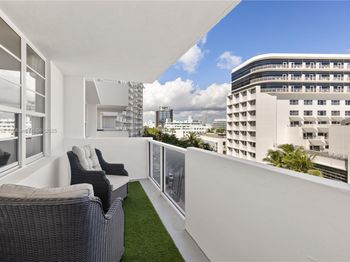 100 Lincoln Rd