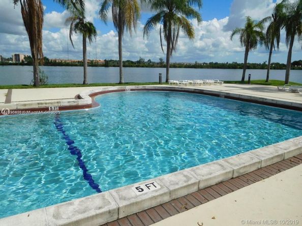 323 Ives Dairy Rd 06, Miami FL 33179