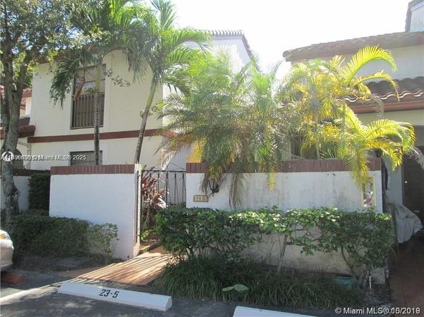323 Ives Dairy Rd 06, Miami FL 33179