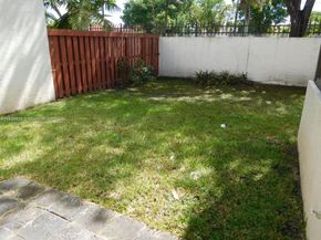 323 Ives Dairy Rd 06, Miami FL 33179