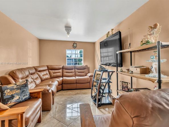 2041 Wellington Rd, West Palm Beach FL 33409