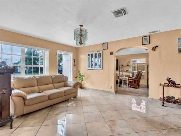 2041 Wellington Rd, West Palm Beach FL 33409