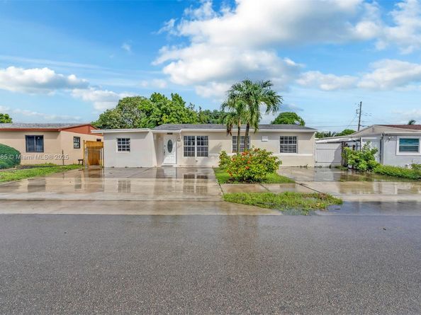 2041 Wellington Rd, West Palm Beach FL 33409