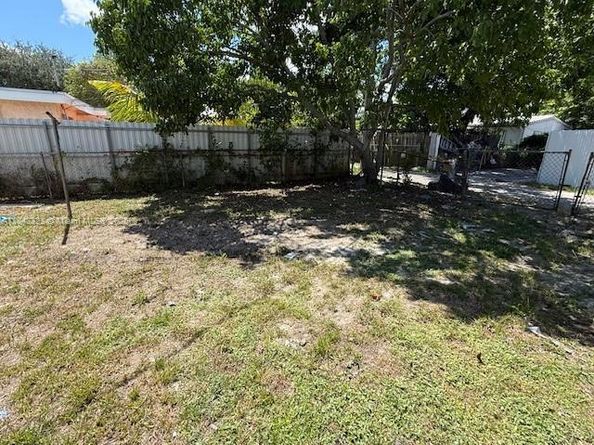125 NW 122nd St, North Miami FL 33168