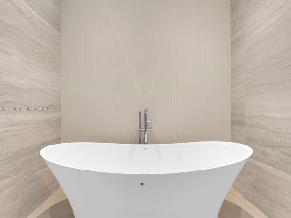 6103 Aqua Ave 504, Miami Beach FL 33141