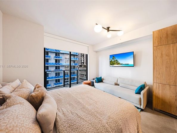 11 NE 6th St 1208, Miami FL 33132