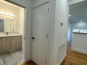 1887 Harbor View Cir, Weston FL 33327