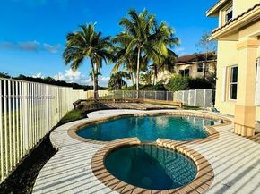 1887 Harbor View Cir, Weston FL 33327