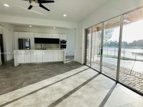 1887 Harbor View Cir, Weston FL 33327