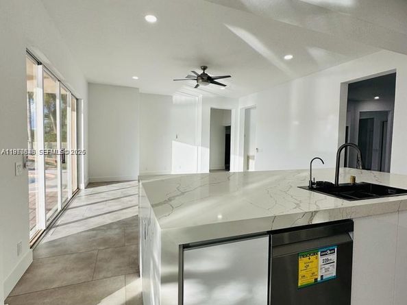 1887 Harbor View Cir, Weston FL 33327