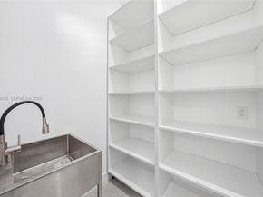 1887 Harbor View Cir, Weston FL 33327