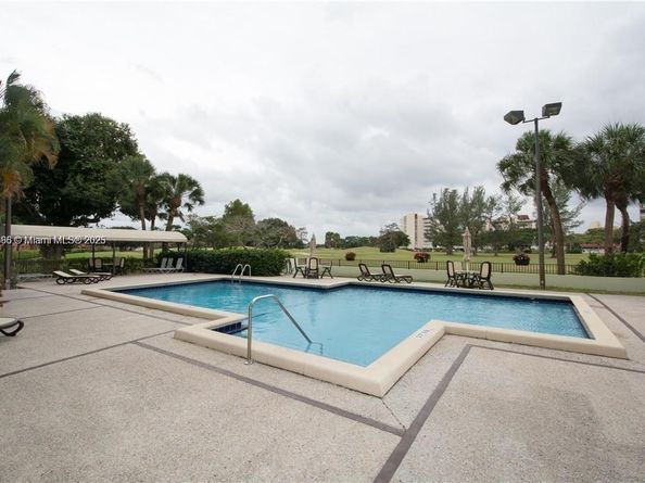 7050 NW 44th St 402, Lauderhill FL 33319