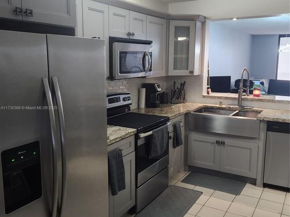 7050 NW 44th St 402, Lauderhill FL 33319