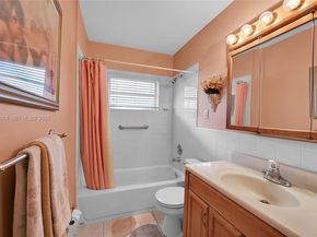 7109 NW 75th St, Tamarac FL 33321