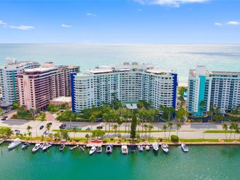 5161 Collins Ave