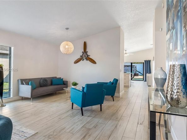 9986 NW 52nd ST, Sunrise FL 33351