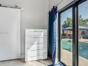 9986 NW 52nd ST, Sunrise FL 33351