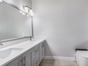 9986 NW 52nd ST, Sunrise FL 33351