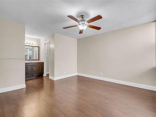9431 Live Oak Pl 205, Davie FL 33324