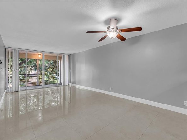 9431 Live Oak Pl 205, Davie FL 33324