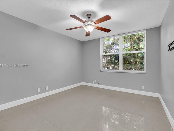 9431 Live Oak Pl 205, Davie FL 33324