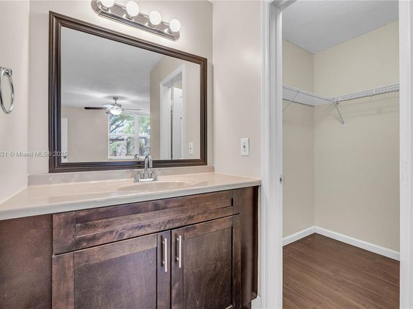 9431 Live Oak Pl 205, Davie FL 33324